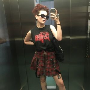 Meet your Posher, Defne